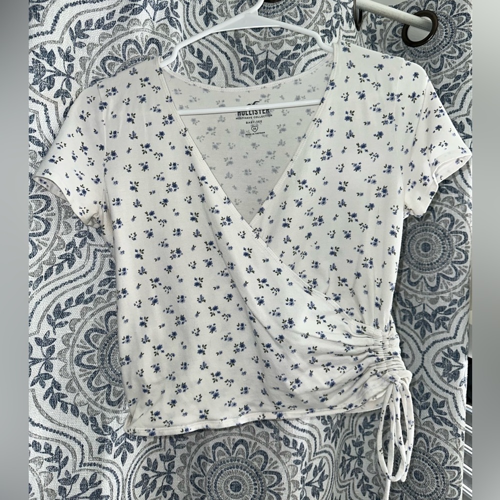 Bundle set of TWO Hollister baby t’s sz M